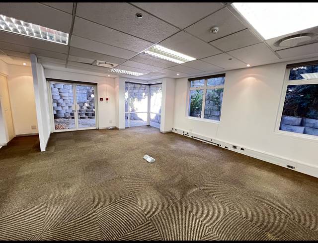 977M² OFFICE TO LET IN MOUILLE POINT